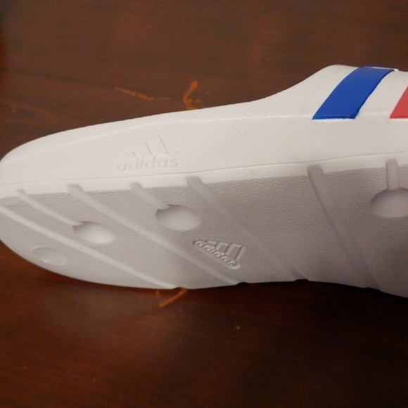 🎁SOLD OUT 🎁NWT ,ADDIDAS SLIDER FLIP FLOPS - Picture 4 of 4